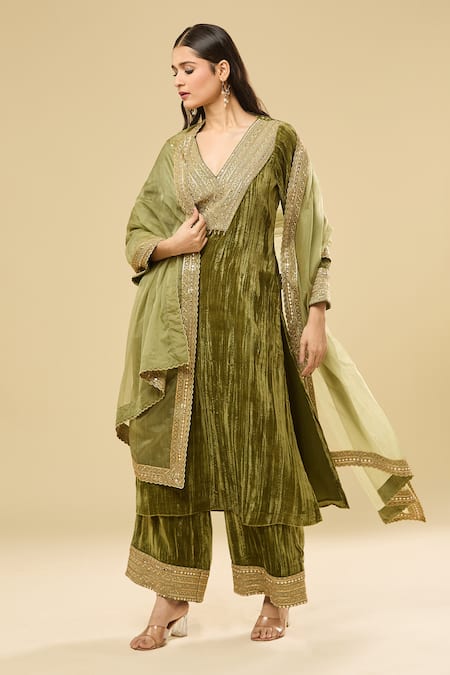Pouli Pret Green Velvet, Organza, Linen Mirrors, Sequins, Zari And Embroidered Kurta Set Online at Aza Fashions Pouli Pret_Green Velvet, Organza, Linen Mirrors, Sequins, Zari And Embroidered Kurta Set _Online_at_Aza_Fashions