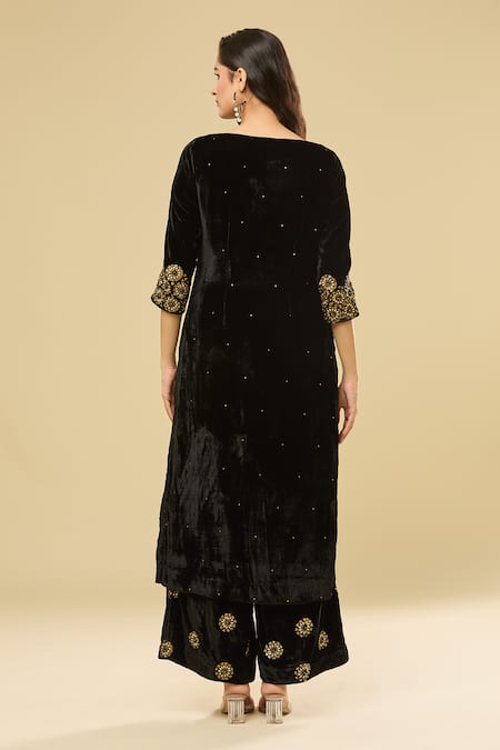Pouli Pret Zari Embroidered Black Kurta Set 