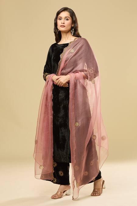 Buy Pouli Pret Black Velvet, Organza, Linen Sequins, Metallic Thread, Zari Kurta Set Online at Aza Fashions Buy_Pouli Pret_Black Velvet, Organza, Linen Sequins, Metallic Thread, Zari Kurta Set _Online_at_Aza_Fashions