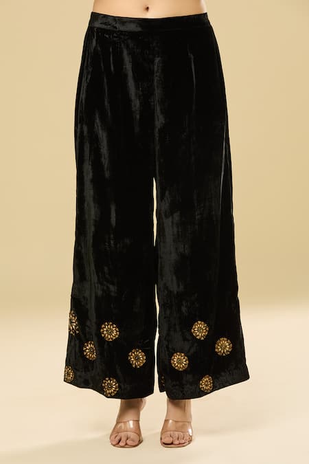 Buy Pouli Pret Black Velvet, Organza, Linen Sequins, Metallic Thread, Zari Kurta Set Buy_Pouli Pret_Black Velvet, Organza, Linen Sequins, Metallic Thread, Zari Kurta Set