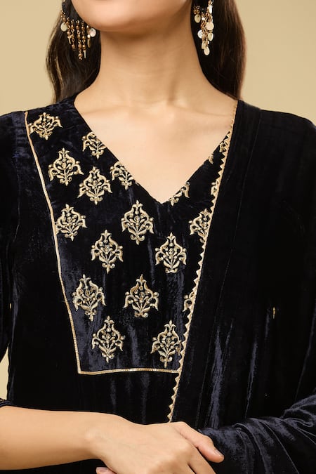 Pouli Pret Blue Velvet, Cotton Pearls, Sequins, Zari V-neck Navy Embroidered Kurta Set Online at Aza Fashions Pouli Pret_Blue Velvet, Cotton Pearls, Sequins, Zari V-neck Navy Embroidered Kurta Set _Online_at_Aza_Fashions