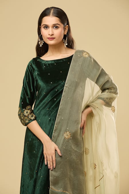 Pouli Pret Green Velvet, Cotton, Chiffon Sequins, Zari, Embroidery Emerald Kurta Set Online at Aza Fashions Pouli Pret_Green Velvet, Cotton, Chiffon Sequins, Zari, Embroidery Emerald Kurta Set _Online_at_Aza_Fashions
