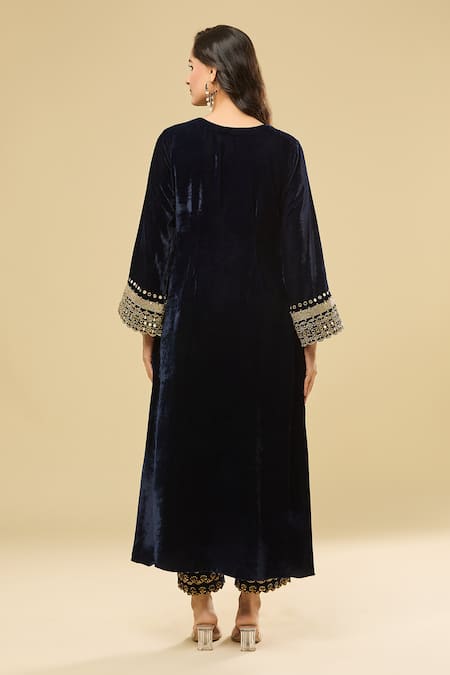 Pouli Pret Mirror Embroidered Velvet Kurta Set 