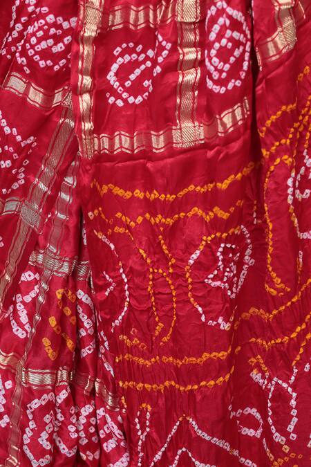 Samyukta Singhania_Red Silk Zari Round Neck Geometric Gharchola Saree Set_Online_at_Aza_Fashions