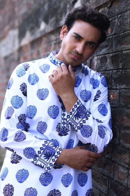 Buy Thetaa White Viscose, Silk, Polyester Embroidery Floral Butti Print Kurta Set Online at Aza Fashions Buy_Thetaa_White Viscose, Silk, Polyester Embroidery Floral Butti Print Kurta Set _Online_at_Aza_Fashions