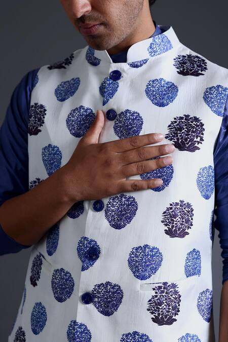 Thetaa White Cotton, Silk Floral Butti Print Bundi And Kurta Set Online at Aza Fashions Thetaa_White Cotton, Silk Floral Butti Print Bundi And Kurta Set _Online_at_Aza_Fashions