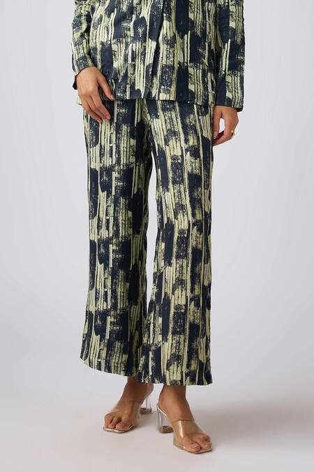 Basanti - Kapde Aur Koffee Black Muslin Embroidery Scoop Neck Abstract Print Blazer Pant Set Online at Aza Fashions Basanti - Kapde Aur Koffee_Black Muslin Embroidery Scoop Neck Abstract Print Blazer Pant Set _Online_at_Aza_Fashions