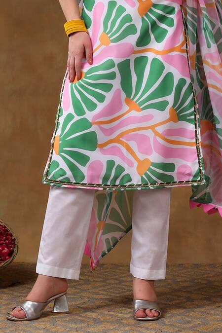 Buy Pomcha Jaipur Green Muslin, Organza Gota Patti Round Neck Abstract Floral Kurta Set Buy_Pomcha Jaipur_Green Muslin, Organza Gota Patti Round Neck Abstract Floral Kurta Set