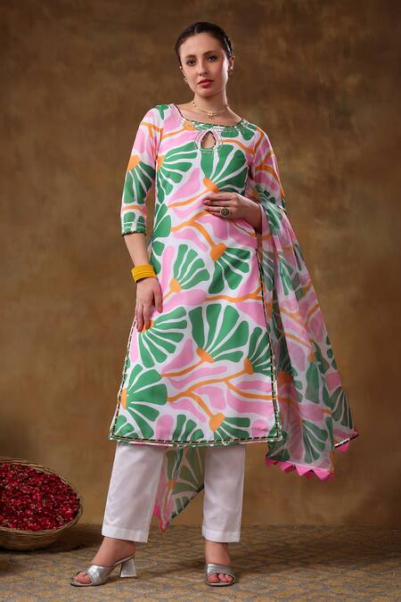 Shop Pomcha Jaipur Green Muslin, Organza Gota Patti Round Neck Abstract Floral Kurta Set Shop_Pomcha Jaipur_Green Muslin, Organza Gota Patti Round Neck Abstract Floral Kurta Set