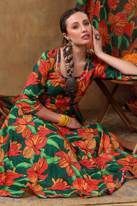 Pomcha Jaipur Green Muslin, Organza Gota Patti Round Neck Leaf Print Anarkali Set at Aza Fashions Pomcha Jaipur_Green Muslin, Organza Gota Patti Round Neck Leaf Print Anarkali Set _at_Aza_Fashions