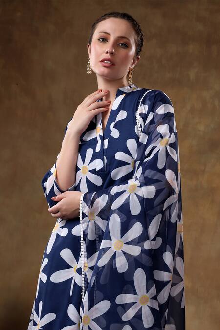 Pomcha Jaipur Blue Muslin, Organza Embroidery Mandarin Collar Daisy Print Kurta Pant Set at Aza Fashions Pomcha Jaipur_Blue Muslin, Organza Embroidery Mandarin Collar Daisy Print Kurta Pant Set _at_Aza_Fashions