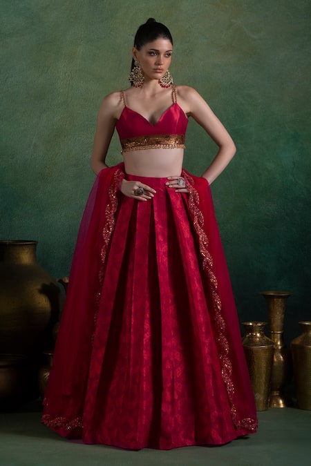 Buy_Lashkaraa_Pink Brocade, Net Sequins, Zari Sweetheart Neck Bloom Woven Lehenga Set _Online_at_Aza_Fashions