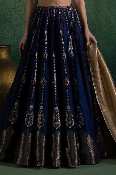 Lashkaraa Gold Brocade, Organza, Satin Sequins, Zari, Bloom Vine Woven Lehenga Set Online at Aza Fashions Lashkaraa_Gold Brocade, Organza, Satin Sequins, Zari, Bloom Vine Woven Lehenga Set_Online_at_Aza_Fashions