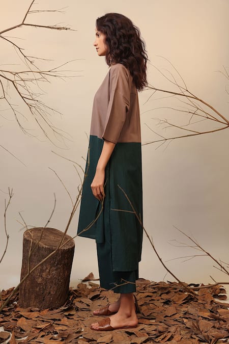 Buy MATI_1 Green Cotton Solid Capri Pant Online at Aza Fashions Buy_MATI_1_Green Cotton Solid Capri Pant _Online_at_Aza_Fashions