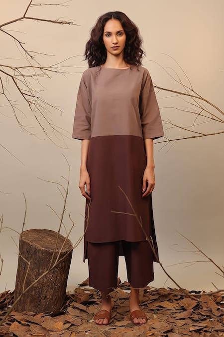 MATI_1 Beige Cotton Round Neck Brown Color Block Tunic And Capri Set Online at Aza Fashions MATI_1_Beige Cotton Round Neck Brown Color Block Tunic And Capri Set _Online_at_Aza_Fashions