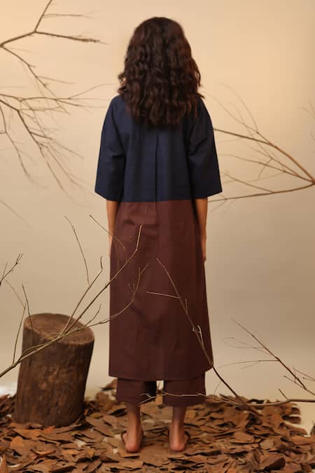 Shop MATI_1 Blue Cotton Round Neck Color Block Tunic And Capri Pant Set at Aza Fashions Shop_MATI_1_Blue Cotton Round Neck Color Block Tunic And Capri Pant Set _at_Aza_Fashions