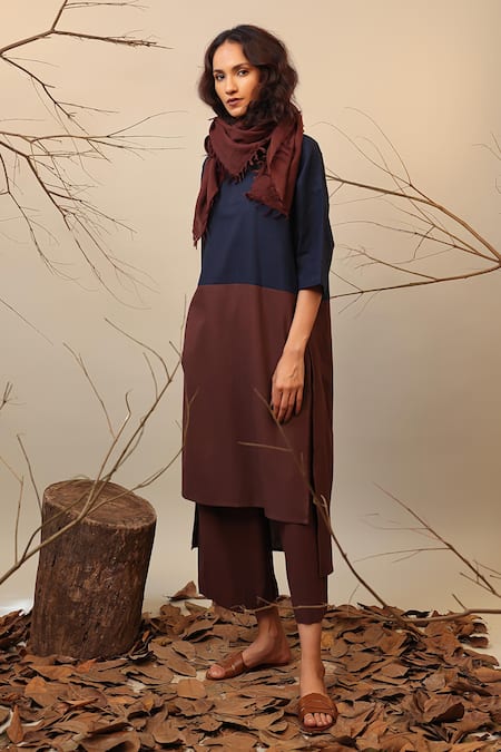MATI_1 Blue Cotton Round Neck Color Block Tunic And Capri Pant Set Online at Aza Fashions MATI_1_Blue Cotton Round Neck Color Block Tunic And Capri Pant Set _Online_at_Aza_Fashions
