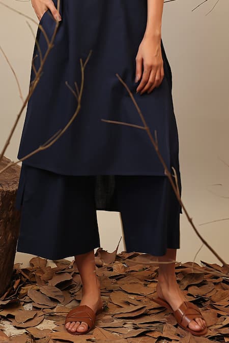 MATI_1 Brown Cotton Round Neck Color Block Tunic And Capri Pant Set at Aza Fashions MATI_1_Brown Cotton Round Neck Color Block Tunic And Capri Pant Set _at_Aza_Fashions