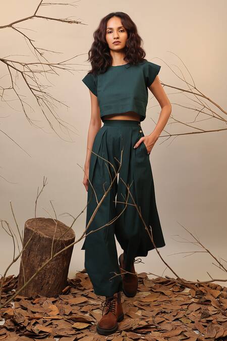 Mati_Green Cotton Collared Solid Crop Top With Raglan Sleeves _Online_at_Aza_Fashions