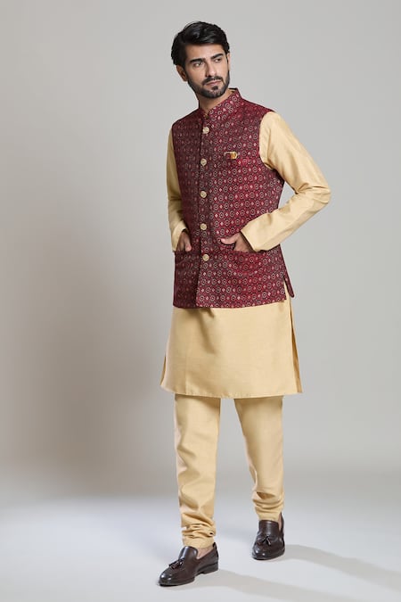 Buy_Arihant Rai Sinha_Maroon Jacquard, Silk Geometric Bundi Kurta Set 