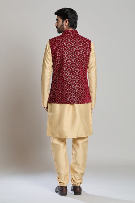 Arihant Rai Sinha Maroon Velvet Thread Embroidered Bundi Set 