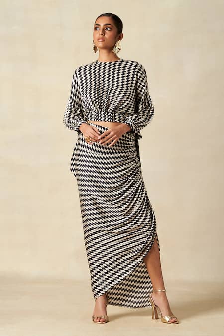 Gulabo By Abu Sandeep_Black Modal And White Checkerboard Blouson Top _Online_at_Aza_Fashions