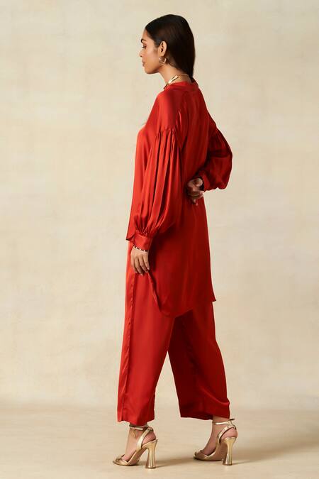 Shop_Gulabo By Abu Sandeep_Red Modal, Satin Collared High Low Tunic And Pant Set _Online_at_Aza_Fashions