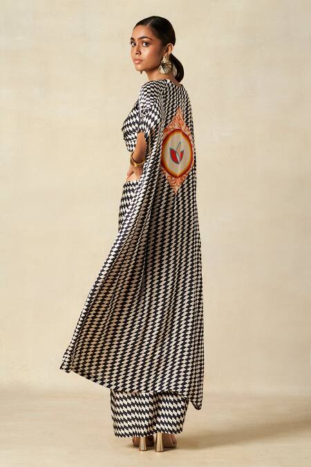 Gulabo By Abu Sandeep_Black Checkerboard Print Cape _Online_at_Aza_Fashions