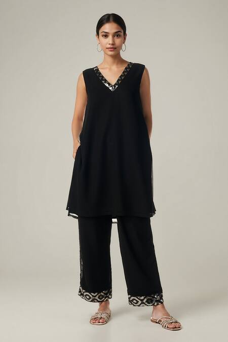 Shop Gulabo By Abu Sandeep Black Viscose Sequins Open Neck, Geometric Embellished Kurta Set Online at Aza Fashions Shop_Gulabo By Abu Sandeep_Black Viscose Sequins Open Neck, Geometric Embellished Kurta Set _Online_at_Aza_Fashions