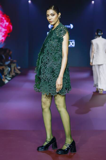 Buy Pankaj & Nidhi Green Silk Organza Applique Keyhole Neck Scalloped Top Buy_Pankaj & Nidhi_Green Silk Organza Applique Keyhole Neck Scalloped Top