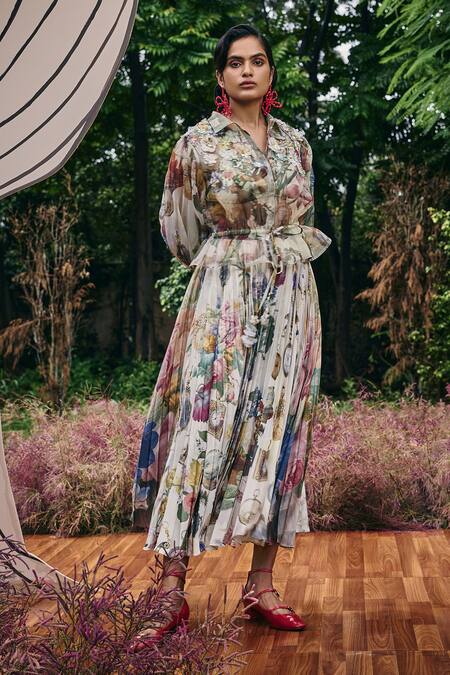 Pankaj & Nidhi Green Organza Embroidery Collared Sage Vintage Bloomy Print Top Online at Aza Fashions Pankaj & Nidhi_Green Organza Embroidery Collared Sage Vintage Bloomy Print Top _Online_at_Aza_Fashions