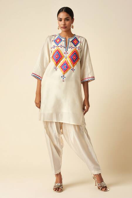 Gulabo By Abu Sandeep_Off White Chanderi Ghungroo Embellished Salwar _Online_at_Aza_Fashions