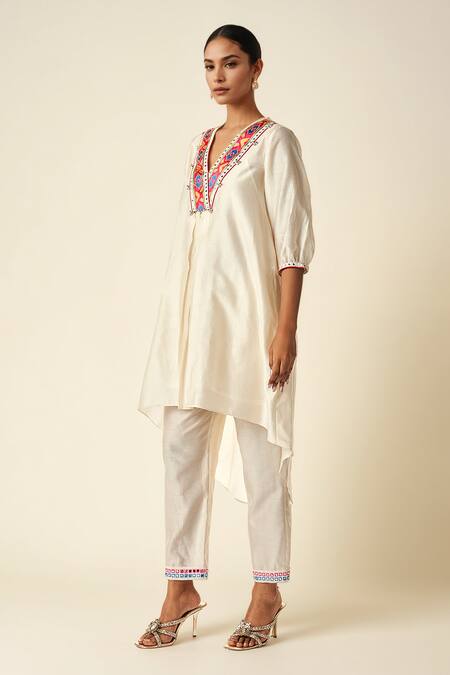 Gulabo By Abu Sandeep_Off White Chanderi Embroidery V-neck Ikat Mirror Kurta _Online_at_Aza_Fashions
