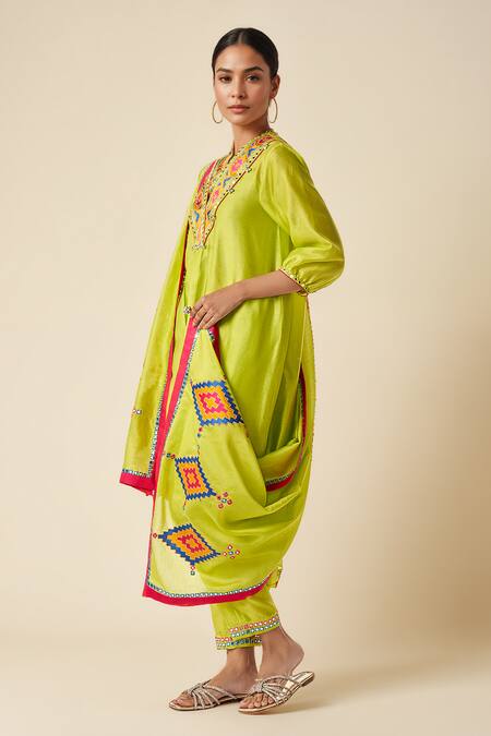 Gulabo By Abu Sandeep_Green Chanderi Ikat Applique Dupatta _Online_at_Aza_Fashions