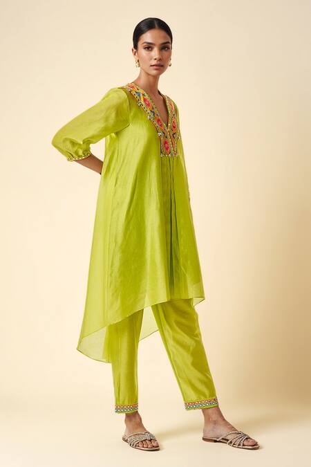 Gulabo By Abu Sandeep_Green Chanderi Mirrors, Gota Patti V-neck Ikat Applique Embroidered Kurta _Online_at_Aza_Fashions
