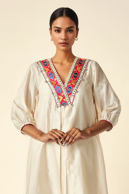 Buy_Gulabo By Abu Sandeep_Off White Chanderi Embroidery V-neck Ikat Mirror Kurta _Online_at_Aza_Fashions