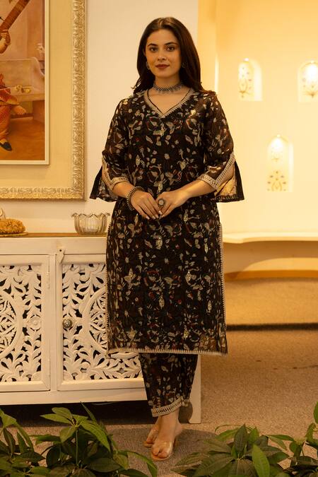 ASRUMO_Black Chanderi, Organza Embroidery V-neck Floral Zari Kurta Pant Set_Online_at_Aza_Fashions
