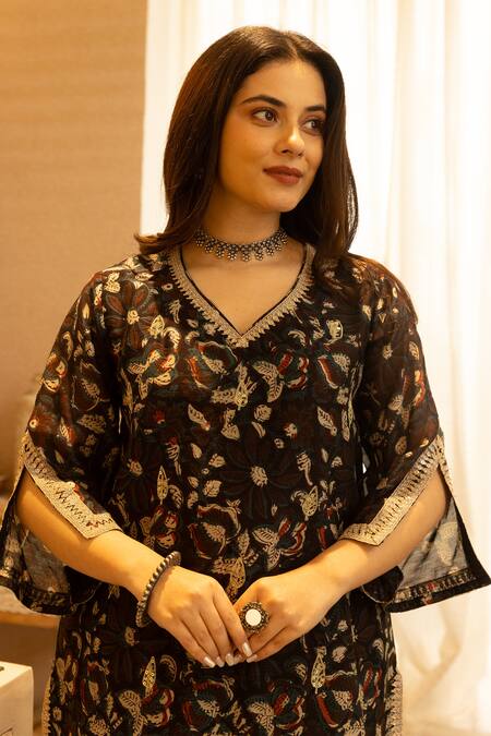 Shop_ASRUMO_Black Chanderi, Organza Embroidery V-neck Floral Zari Kurta Pant Set_Online_at_Aza_Fashions