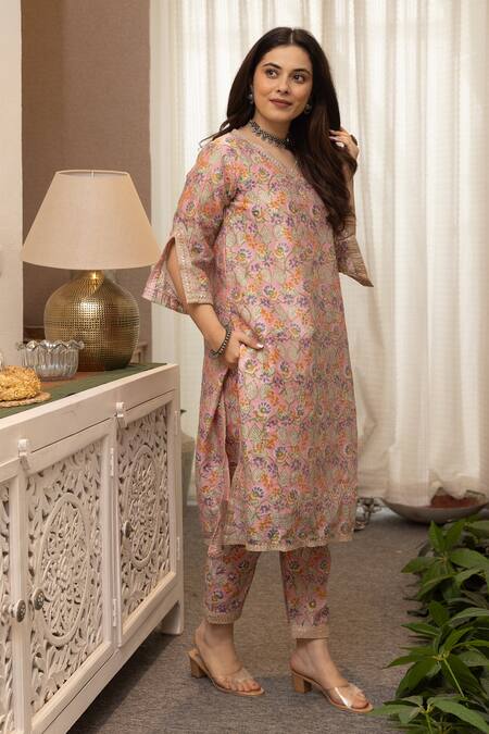 Buy_ASRUMO_Pink Chanderi, Viscose Zari, Embroidery V-neck Floral Work Kurta Pant Set_Online_at_Aza_Fashions