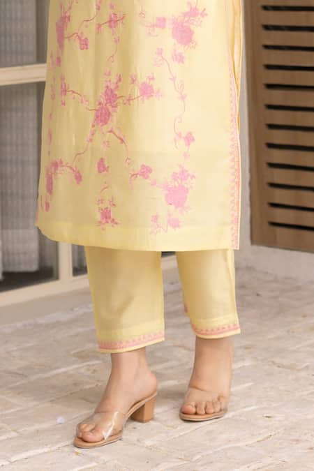 Shop ASRUMO Yellow Chanderi, Organza Embroidery Round Neck Floral Thread Kurta Pant Set Online at Aza Fashions Shop_ASRUMO_Yellow Chanderi, Organza Embroidery Round Neck Floral Thread Kurta Pant Set _Online_at_Aza_Fashions