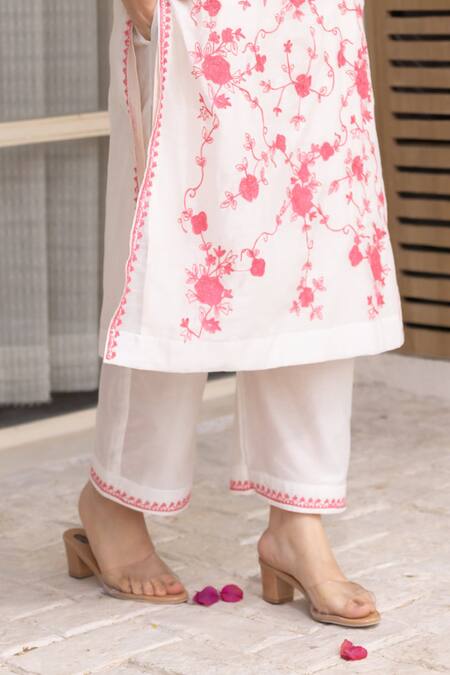 Buy_ASRUMO_White Chanderi, Organza Embroidery Round Neck Floral Thread Kurta Set _Online_at_Aza_Fashions