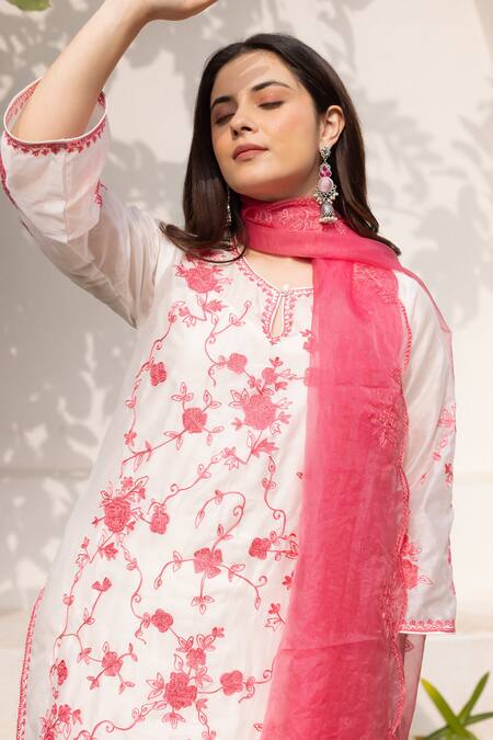 Buy_ASRUMO_White Chanderi, Organza Embroidery Round Neck Floral Thread Kurta Set 