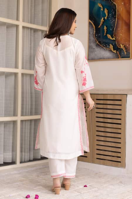 ASRUMO Floral Thread Embroidered Kurta Set 