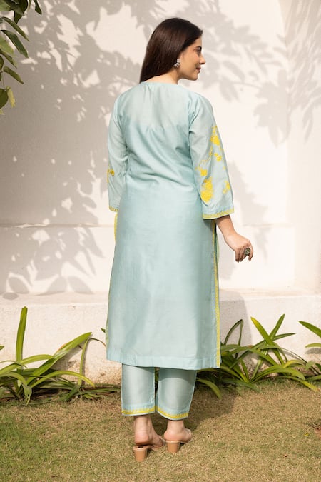 ASRUMO Floral Thread Embroidered Kurta Set 