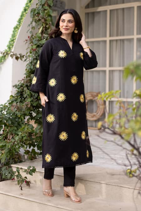 ASRUMO_Black Cotton, Organza Embroidery Split V-neck Floral Thread Kurta Set _Online_at_Aza_Fashions