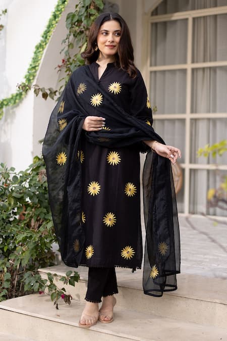 Shop_ASRUMO_Black Cotton, Organza Embroidery Split V-neck Floral Thread Kurta Set _Online_at_Aza_Fashions