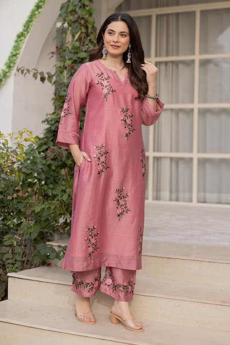 Buy ASRUMO Pink Chanderi Embroidery Split V-neck Floral Thread Kurta Set Online at Aza Fashions Buy_ASRUMO_Pink Chanderi Embroidery Split V-neck Floral Thread Kurta Set _Online_at_Aza_Fashions