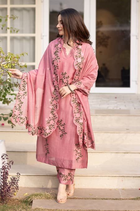 Shop ASRUMO Pink Chanderi Embroidery Split V-neck Floral Thread Kurta Set Online at Aza Fashions Shop_ASRUMO_Pink Chanderi Embroidery Split V-neck Floral Thread Kurta Set _Online_at_Aza_Fashions