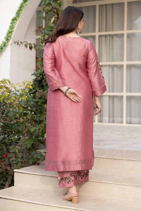 ASRUMO Floral Thread Embroidered Kurta Set 