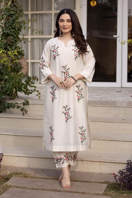 ASRUMO_White Chanderi Embroidery Mandarin Collar Kurta Pant Set _Online_at_Aza_Fashions